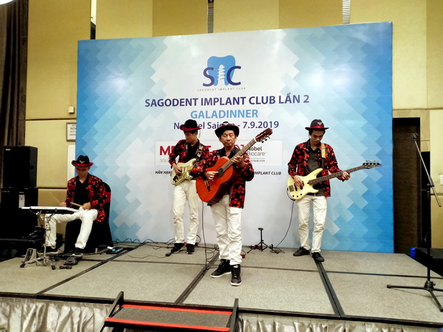 Ban nhạc Flamenco Tumbadora Biểu diễn SIC Sagodent ImPlant Club Gala Dinner Novotel Saigon Hotel 002
