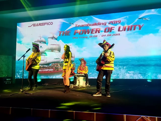 Ban Nhạc Flamenco Tumbadora Searefico Gala Dinner Vietravel Tour Diamond Bay Resort Nha Trang 004