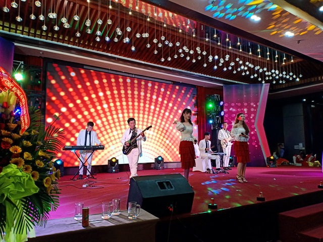 Ban nhạc Tumbadora Kỷ Niệm 10 năm thành lập Công Ty Bóng Đèn Phích Nước Rạng Đông Hồ Tràm Vietsovpetro Resort 003