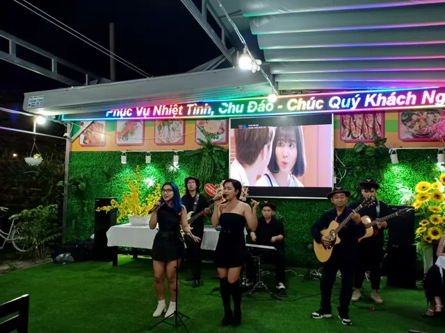 Khai Truong Nha Hang Hai San Minh Tam Tumbadora Band 005