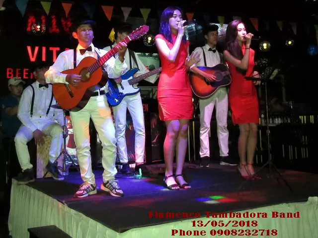 Ban Nhac Flamenco Tumbadora Vita Beer Garden