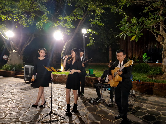 A&B Group Tumbadora Acoustic Band Saigon Resort 002