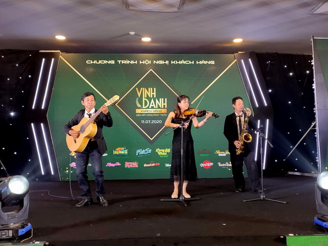 Tumbadora Semi Classic Band Hoi Nghi Khach Hang Co May Group 003