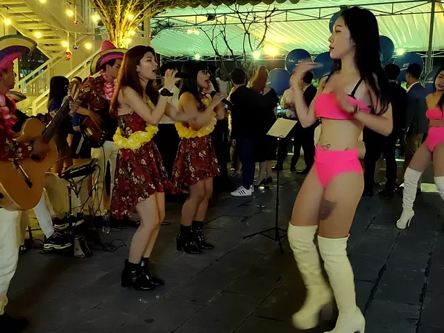 Flamenco Tumbadora Band Thang Loi Group 10th Anniversary Event Hawaii Pool Party 003