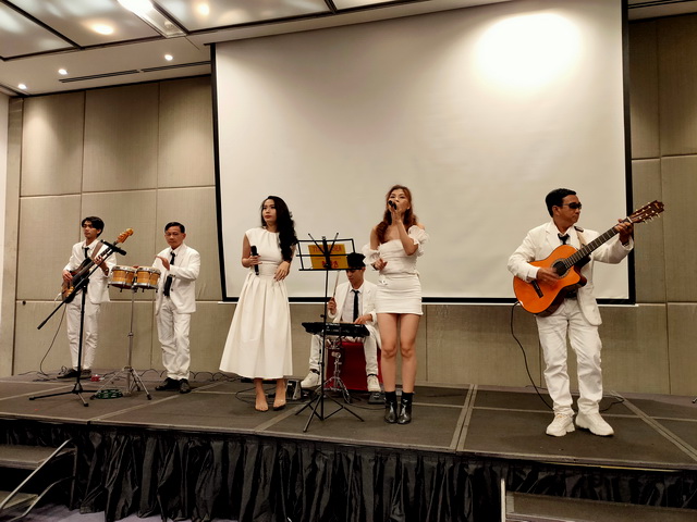 Chuc Mung Nam Moi GENERALI HCM Flamenco Tumbadora Band 003