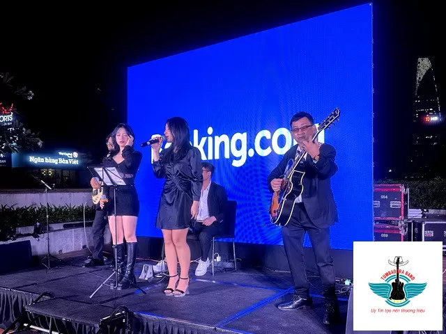 Booking Com Gala Dinner Tumbadora Band New World Saigon Hotel 001