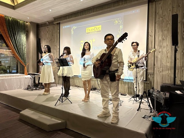 Tumbadora Band biểu diễn tiệc kỳ niêm 22 năm thành lập Công Ty Trần Đức Homes 002