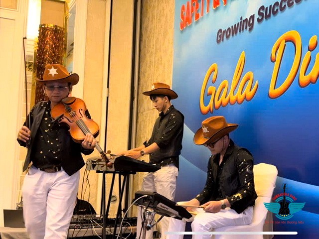 FLAMENCO_TUMBADORA_BAND biểu diễn GalaDinner Công_Ty_Xây_Lắp_Xanh