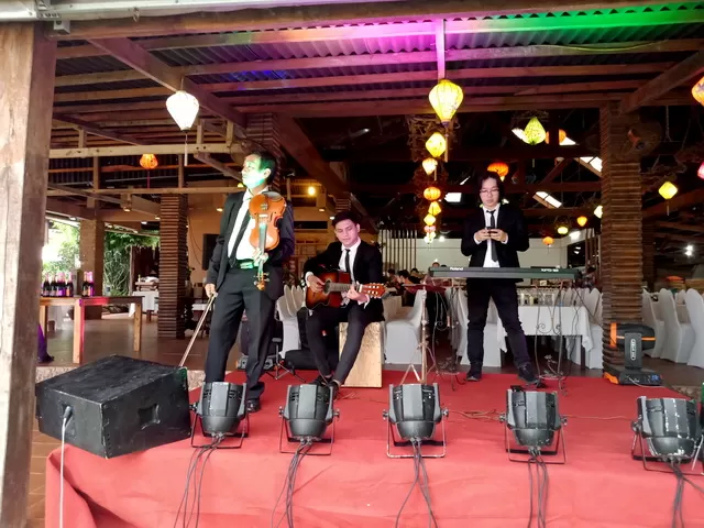 Phú Quốc Chez Carole Beach resort Tumbadora Band