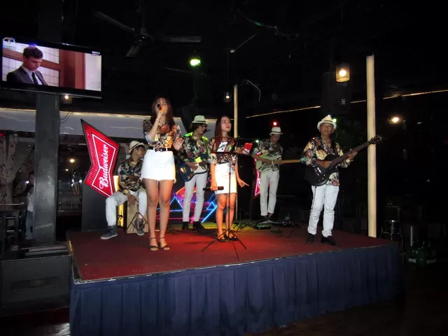 Vita Beer Garden Ban Nhạc Flamenco Tumbadora 015