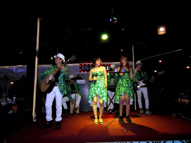 Vita Beer Garden Ban Nhạc Flamenco Tumbadora 010
